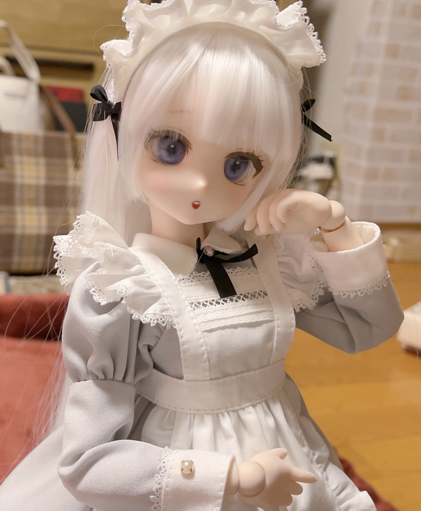 メイド服のドール